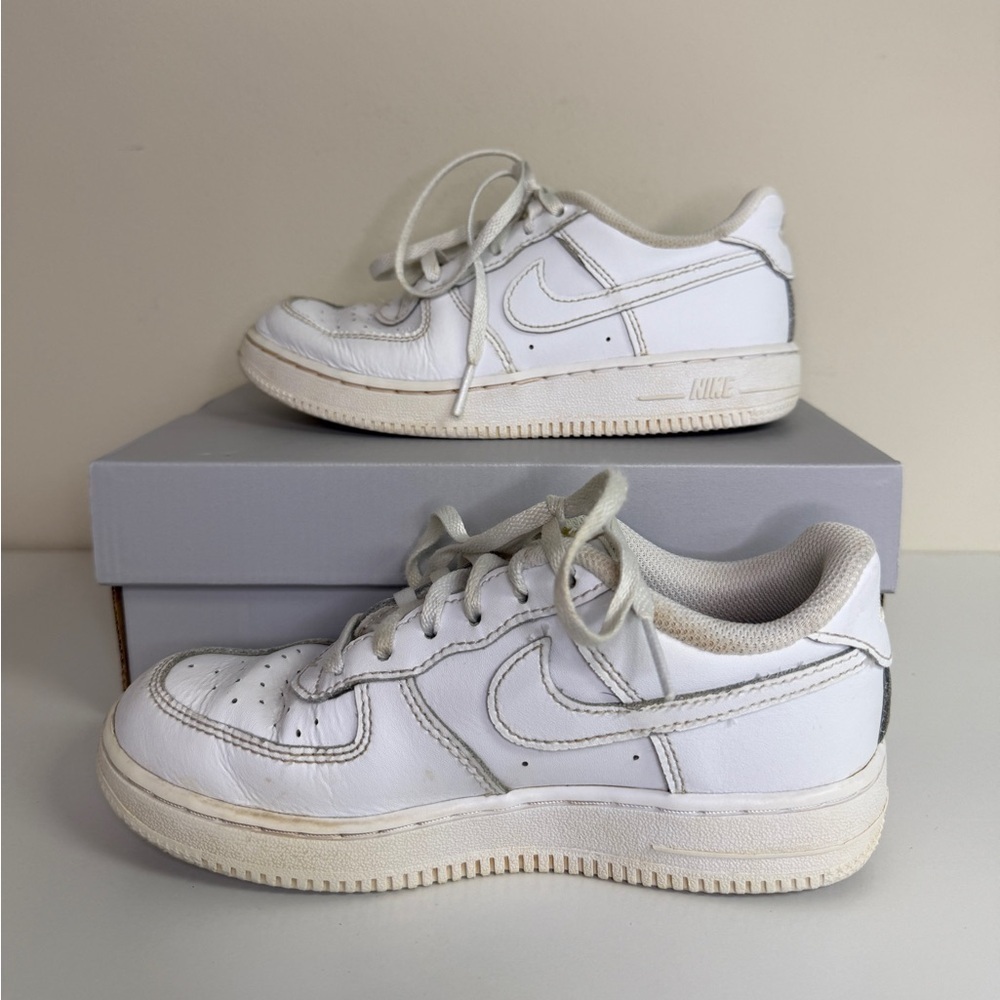 Nike: Kids White Force 1 LE Sneakers, Size 1.5 - Picture 3 of 10